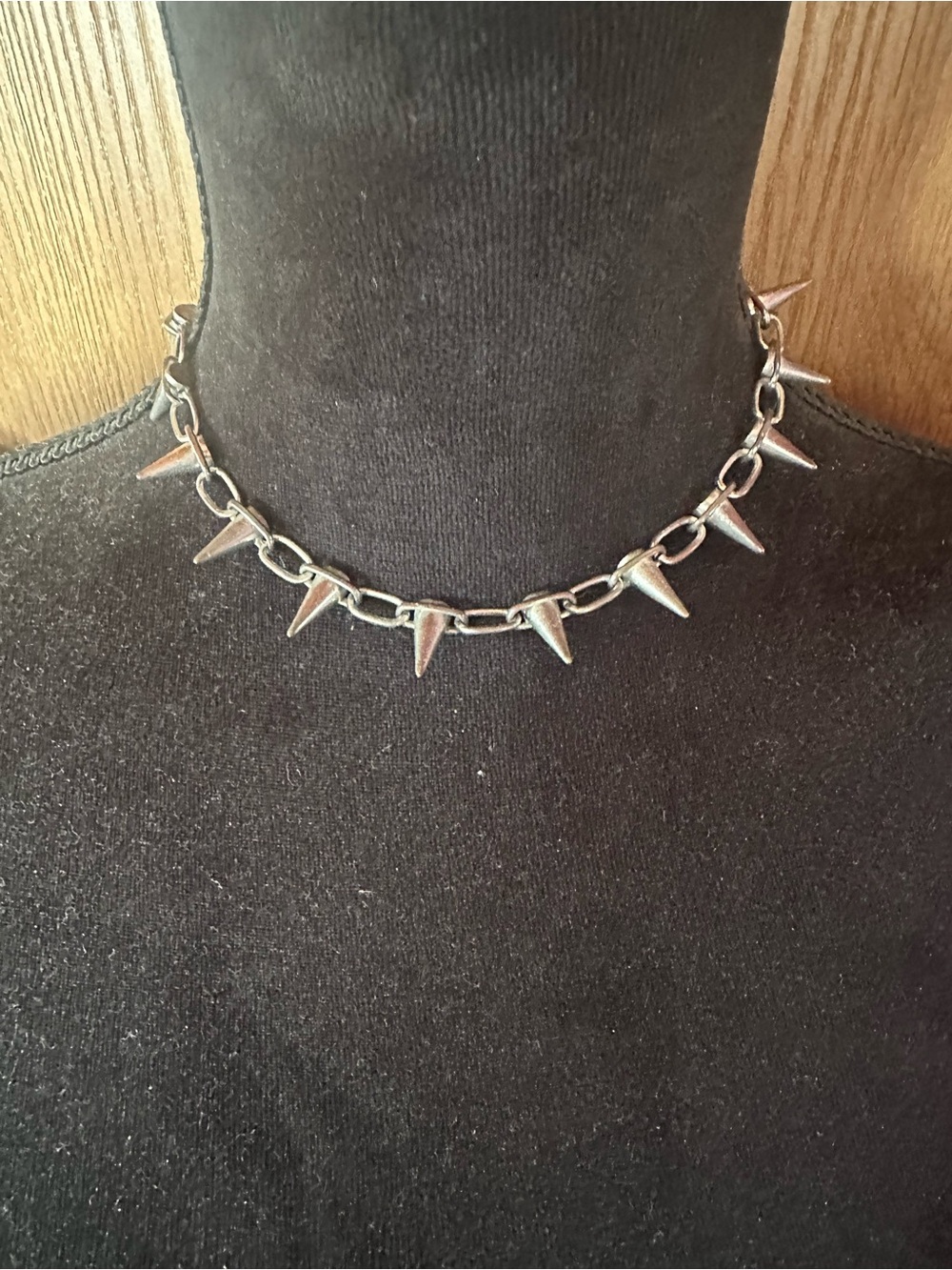 Spikey necklace